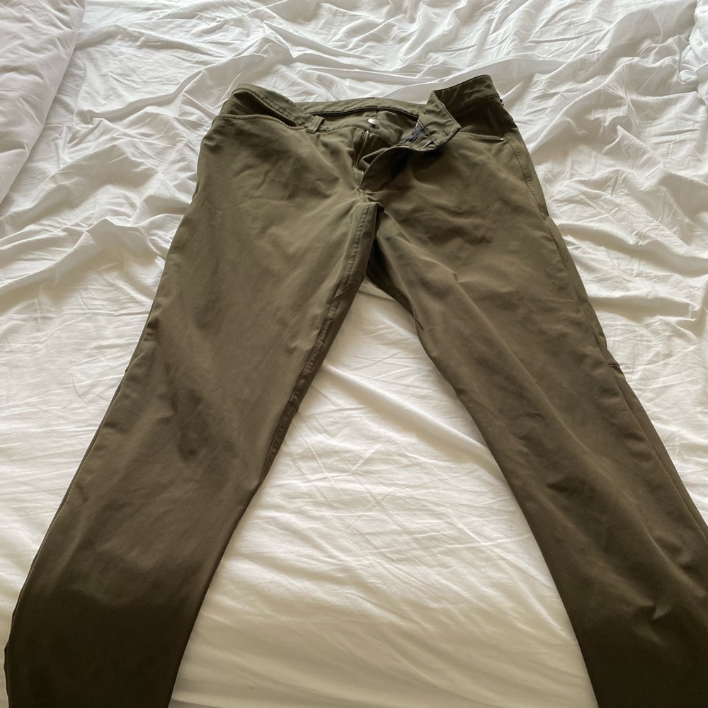 Lululemon ABC Slim 34” 31 waist Olive Green
